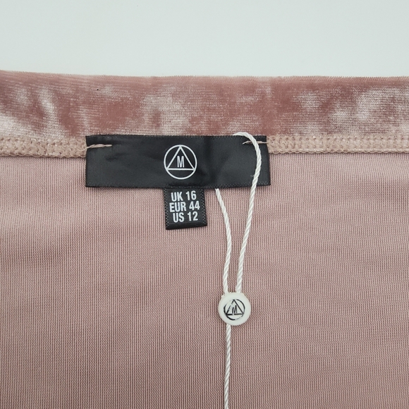 Missguided Blush Velvet Skirt with Black Lace Accent - Picture 3 of 6